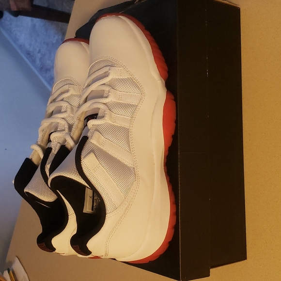 Air Jordan 11 Retro Low - Concord - 2012 - Picture 2 of 6